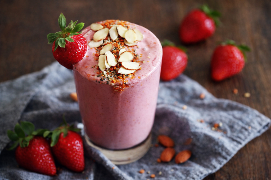 strawberry almond smoothie for weight loss with seeds
